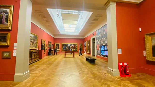 Representative gallery photograph; not the advertised exhibition.