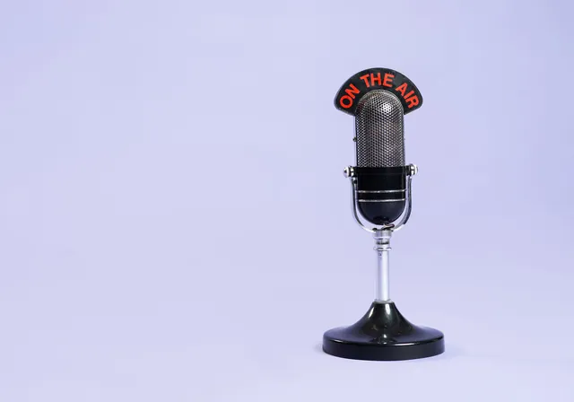 A retro microphone ready for an evening host.